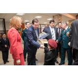 поздравление от наших ребят принимает губернатор Смоленской области Алексей Островский